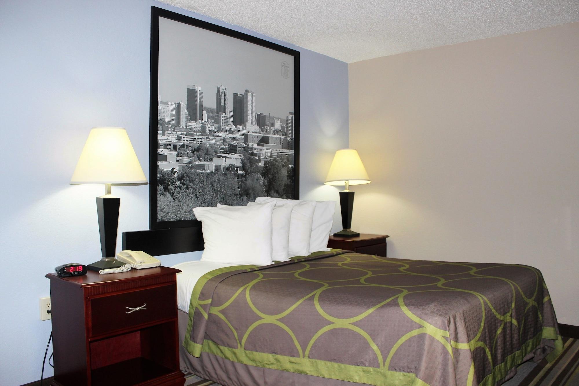 Super 8 By Wyndham Tuscaloosa Otel Dış mekan fotoğraf