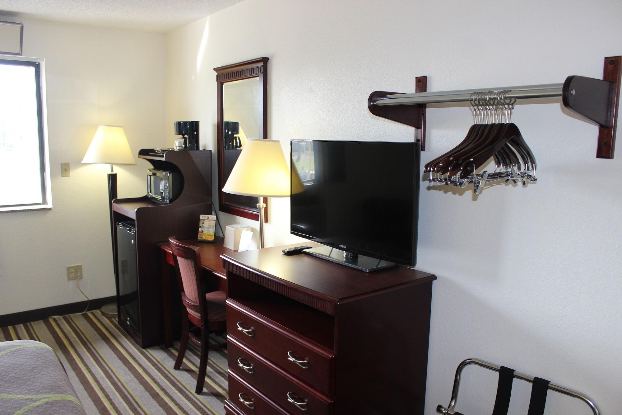 Super 8 By Wyndham Tuscaloosa Otel Dış mekan fotoğraf