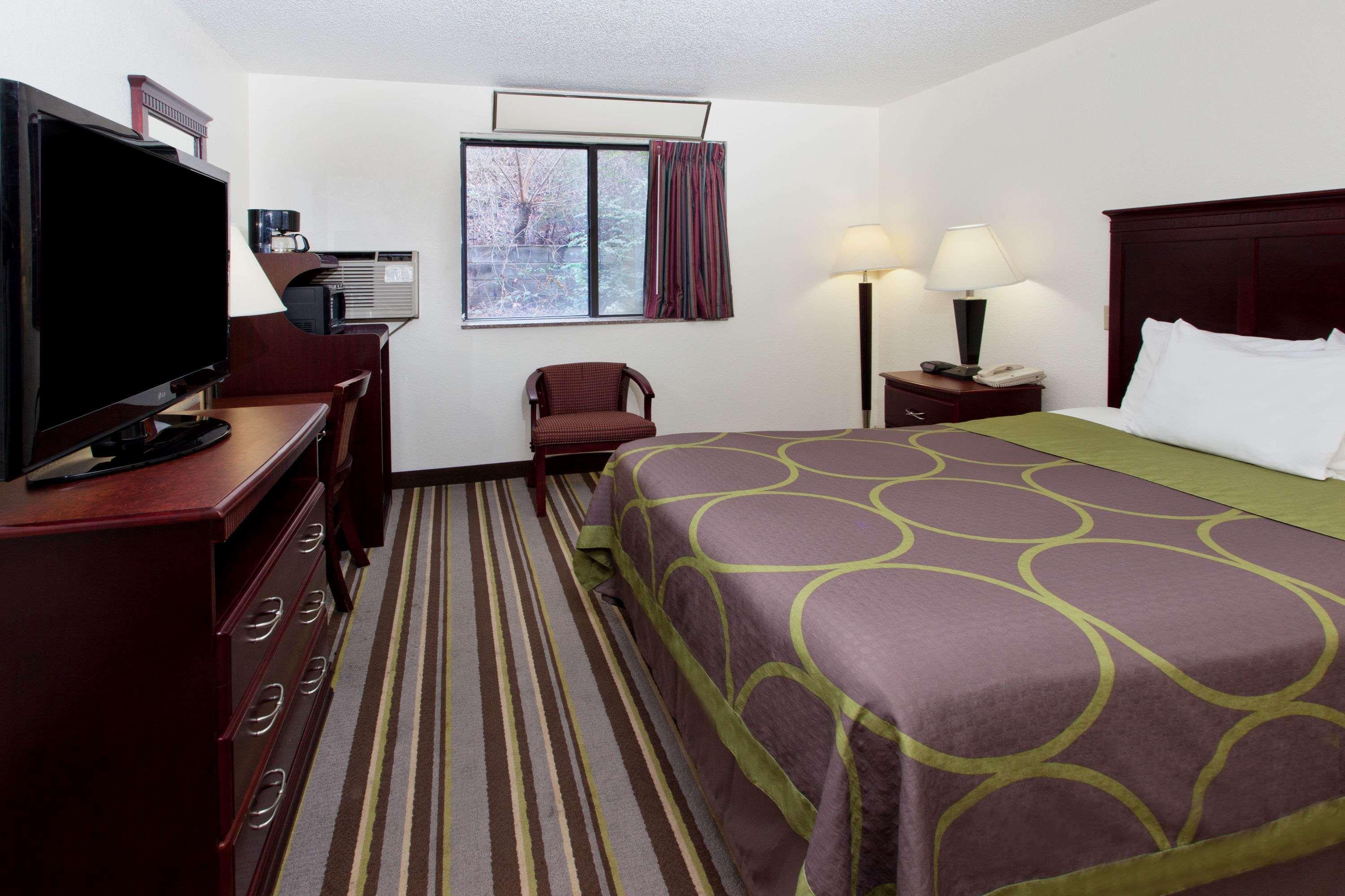 Super 8 By Wyndham Tuscaloosa Otel Dış mekan fotoğraf