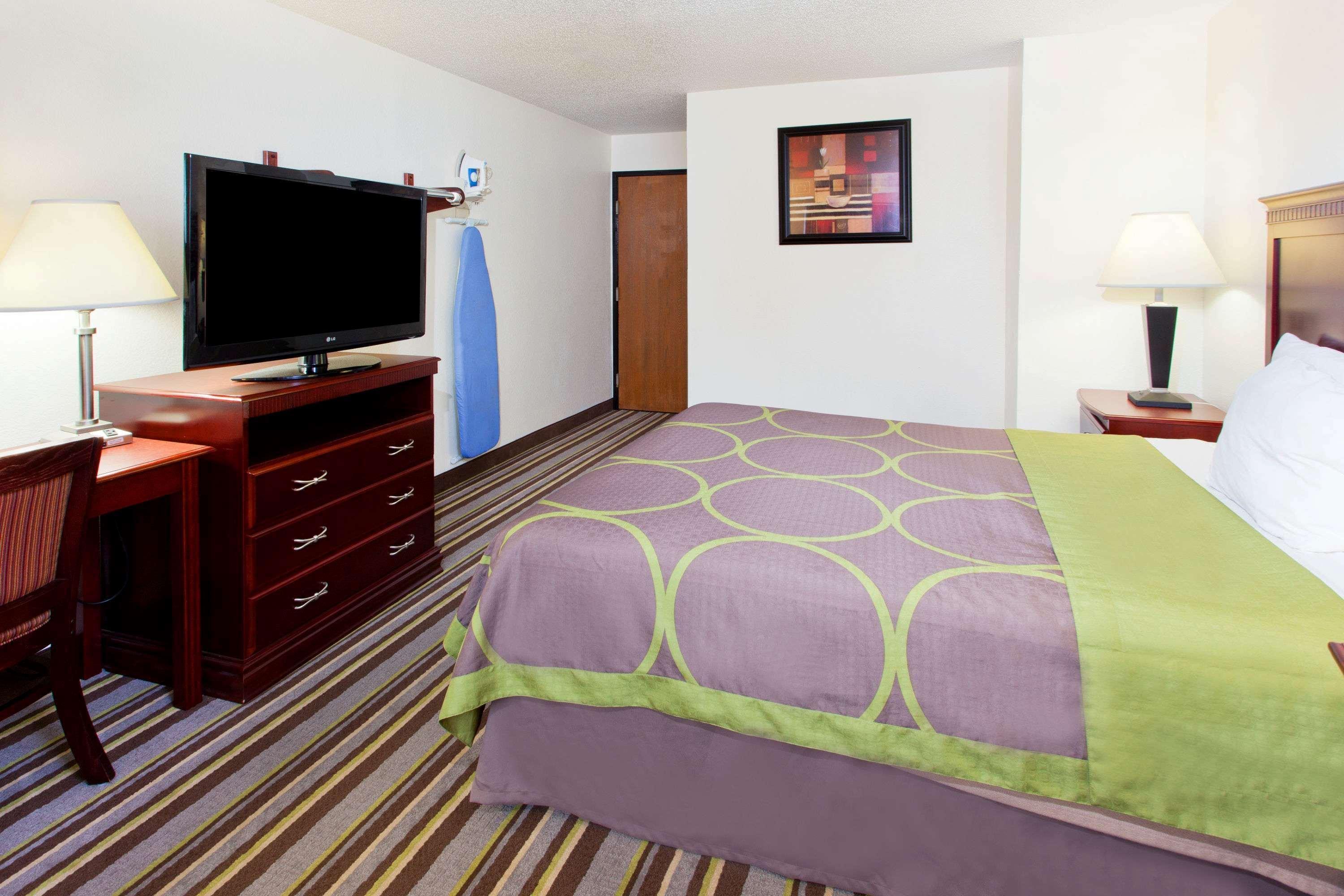 Super 8 By Wyndham Tuscaloosa Otel Dış mekan fotoğraf