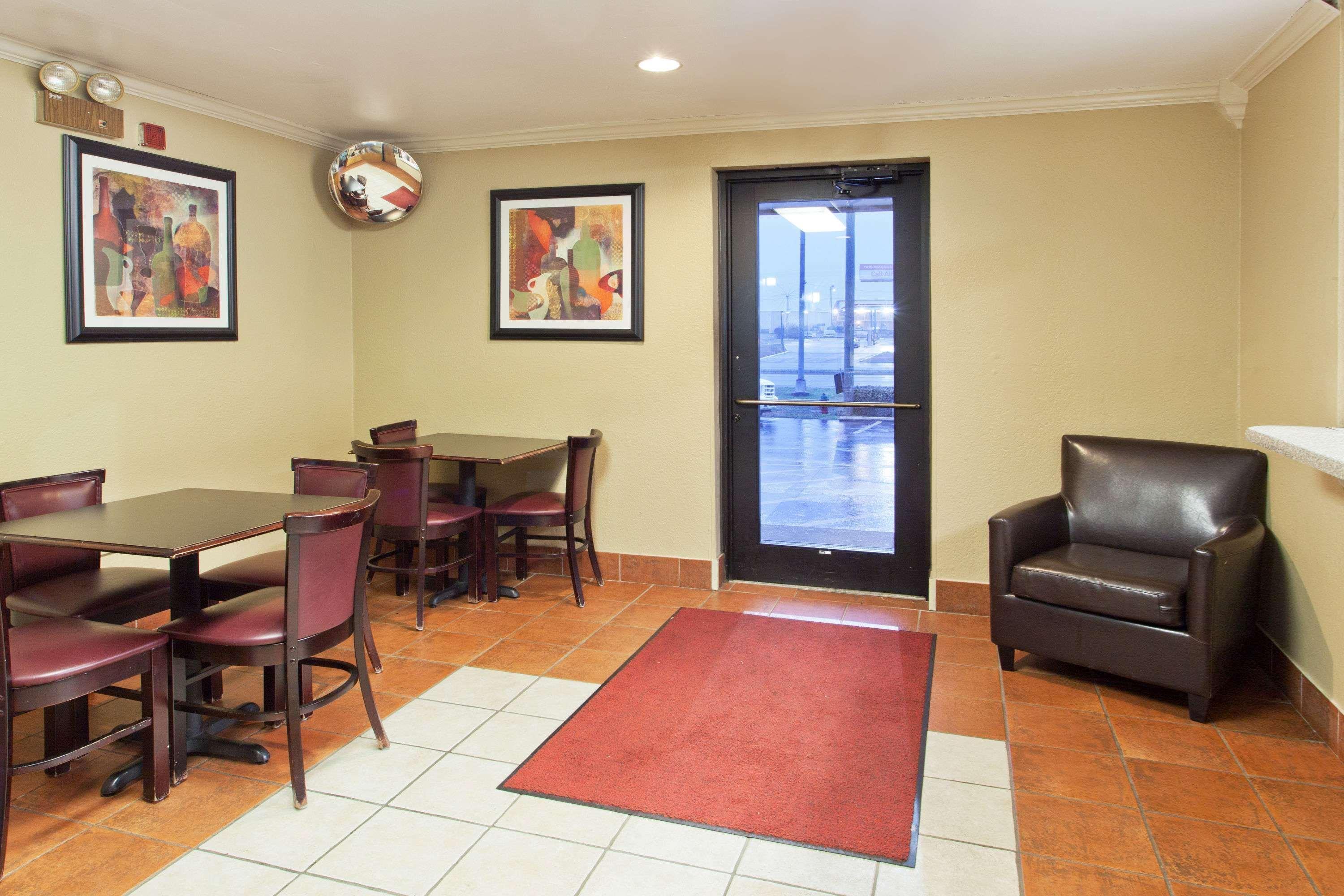 Super 8 By Wyndham Tuscaloosa Otel Dış mekan fotoğraf