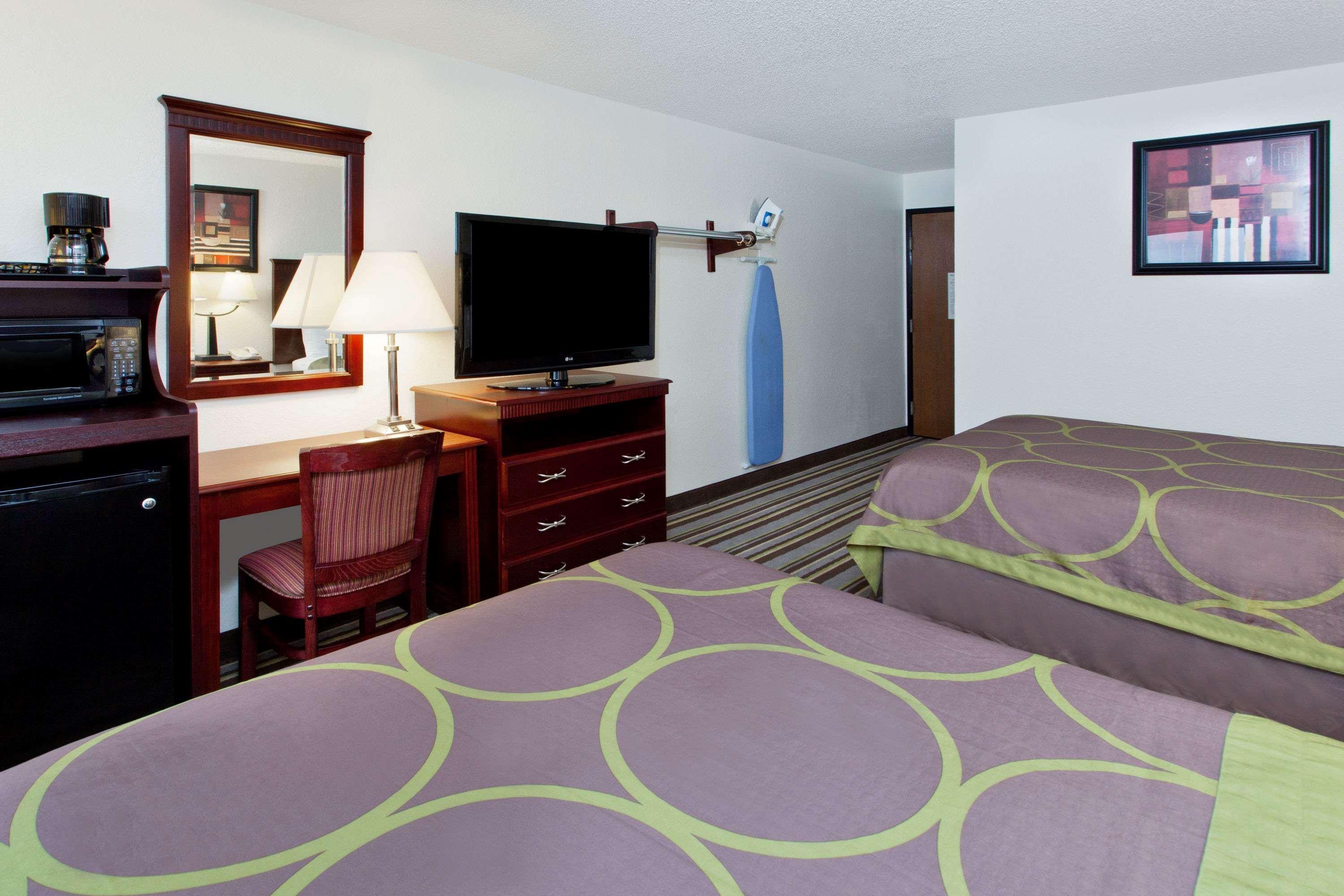 Super 8 By Wyndham Tuscaloosa Otel Dış mekan fotoğraf