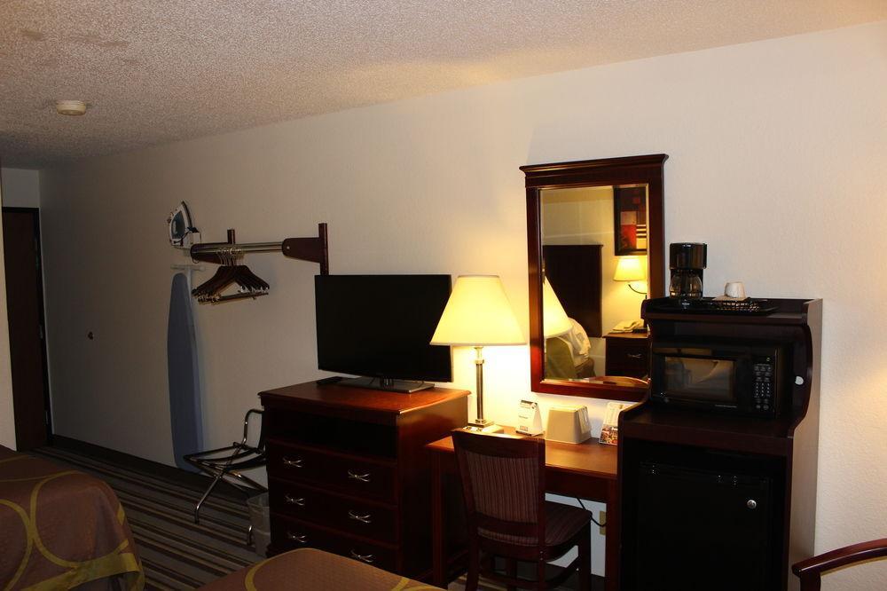 Super 8 By Wyndham Tuscaloosa Otel Dış mekan fotoğraf