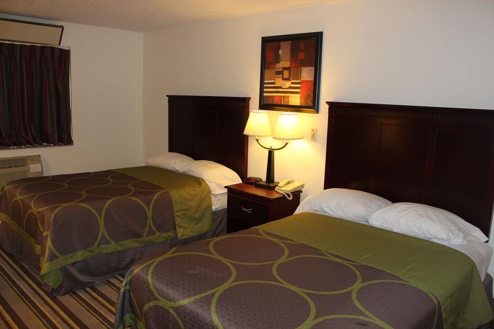 Super 8 By Wyndham Tuscaloosa Otel Dış mekan fotoğraf