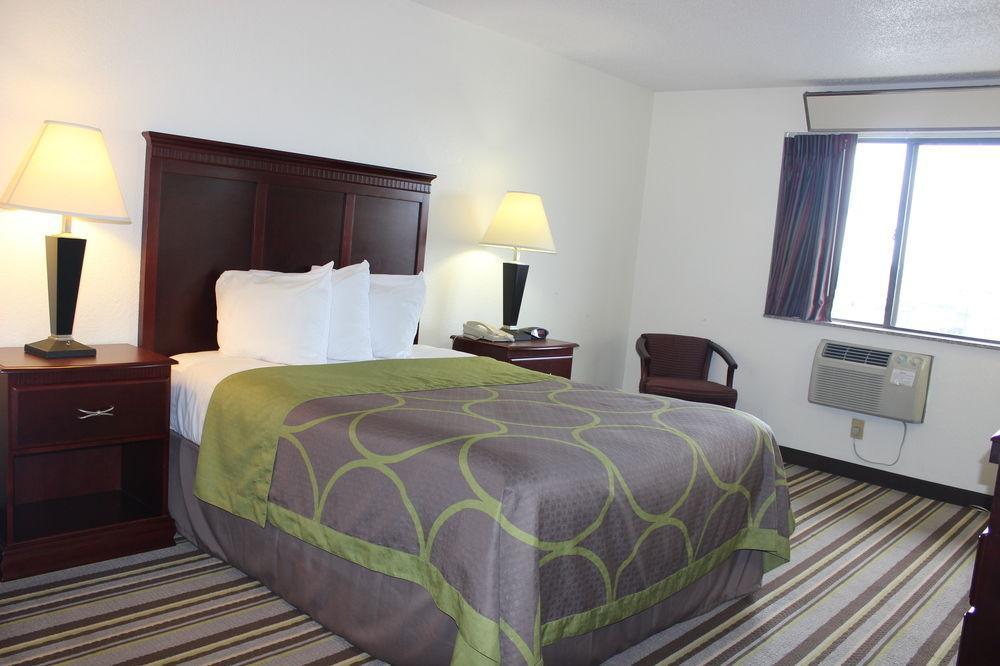 Super 8 By Wyndham Tuscaloosa Otel Dış mekan fotoğraf