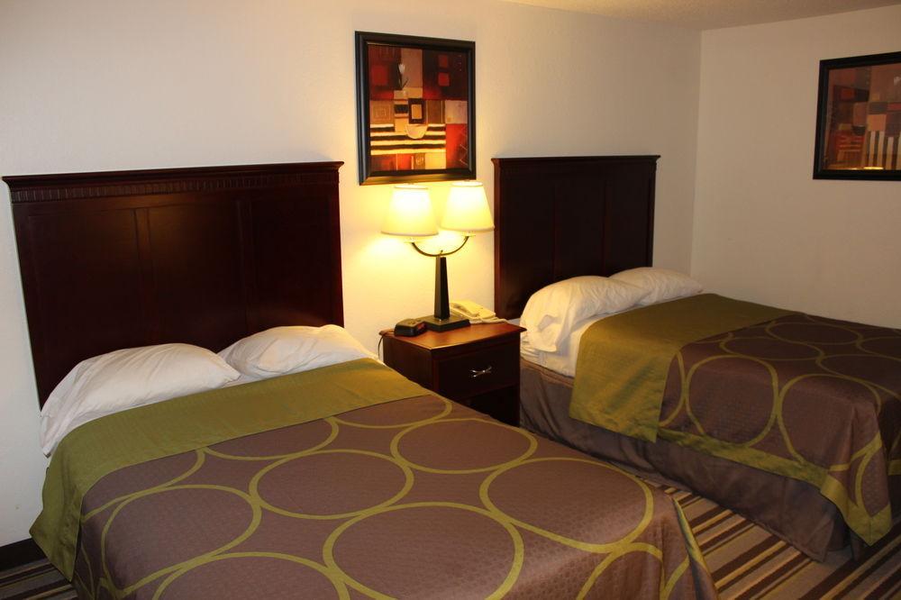 Super 8 By Wyndham Tuscaloosa Otel Dış mekan fotoğraf