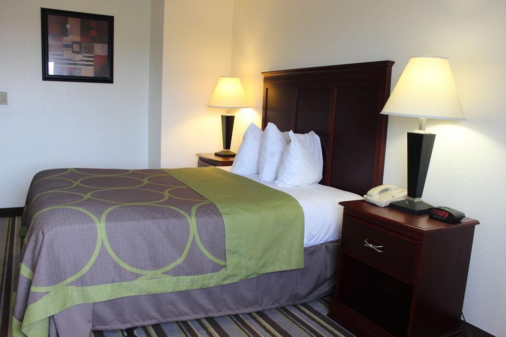 Super 8 By Wyndham Tuscaloosa Otel Dış mekan fotoğraf