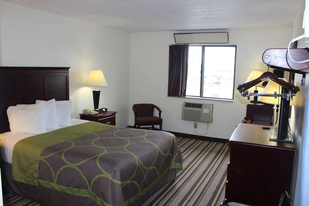 Super 8 By Wyndham Tuscaloosa Otel Dış mekan fotoğraf