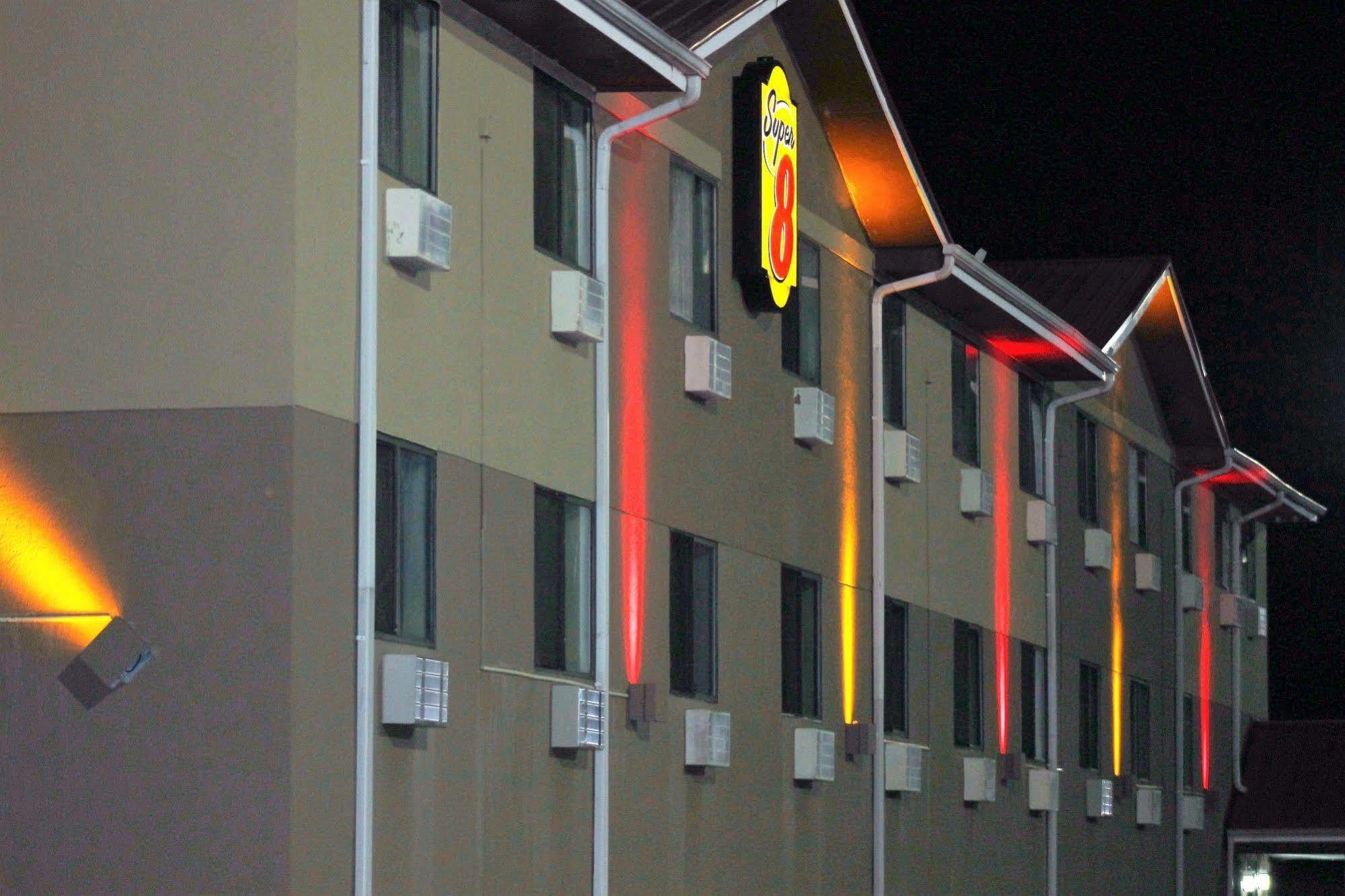 Super 8 By Wyndham Tuscaloosa Otel Dış mekan fotoğraf